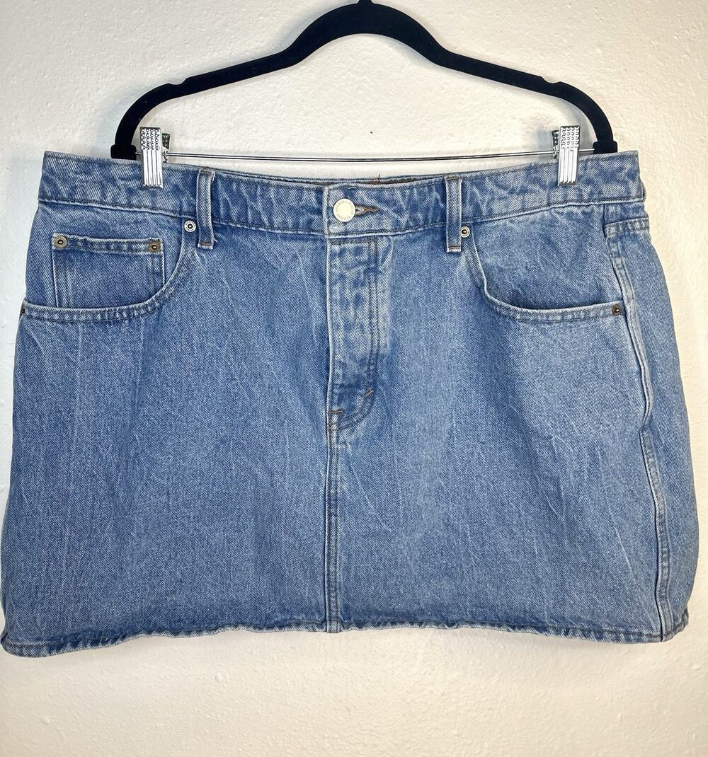 Universal Thread Denim Mini Skirt Size 17/R Plus Summer Festival